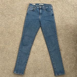 Levi’s 721 High Rise Skinny Jeans, Size 26.